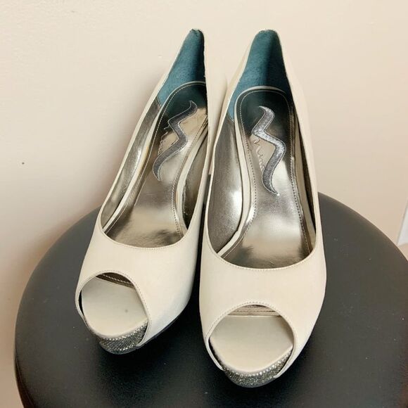 CLEARANCE! Cream Nina Sparkle Wedge Heels Size 7 Like New - Picture 1 of 5